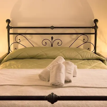 Sardinian Gallery Sa Piatta דירה בוסה